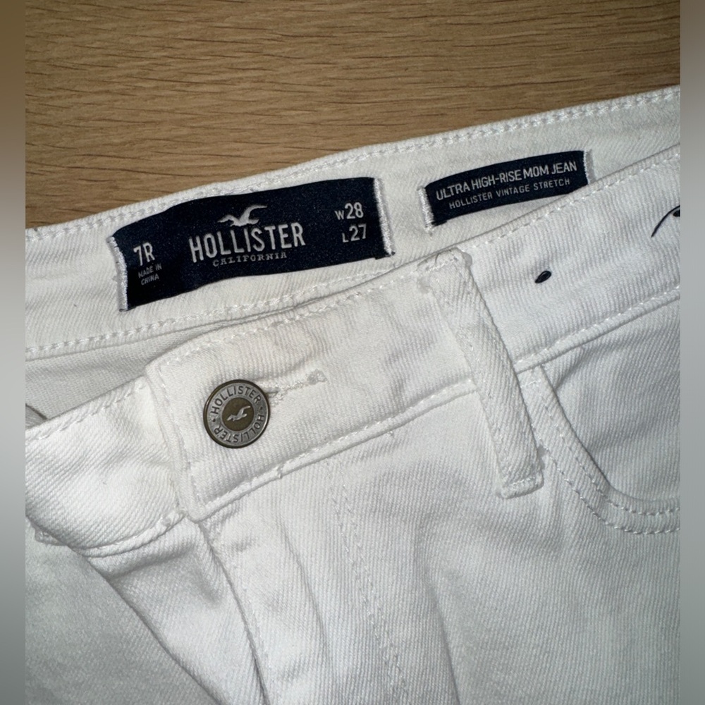 HOLLISTER Ultra High Rise Mom Jean - Picture 2 of 3